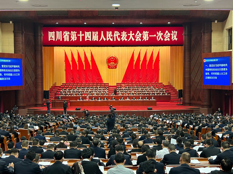 四川省十四屆人大一次會議順利召開 成都鷹皇燈光音響部門技術(shù)組為會議保駕護航